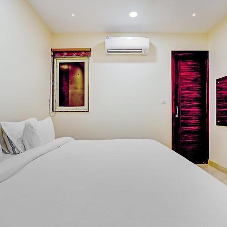 גורגאון Collection O Hotel Aditya Palace Near Leisure Valley Park מראה חיצוני תמונה