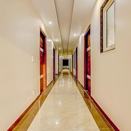 גורגאון Collection O Hotel Aditya Palace Near Leisure Valley Park מראה חיצוני תמונה