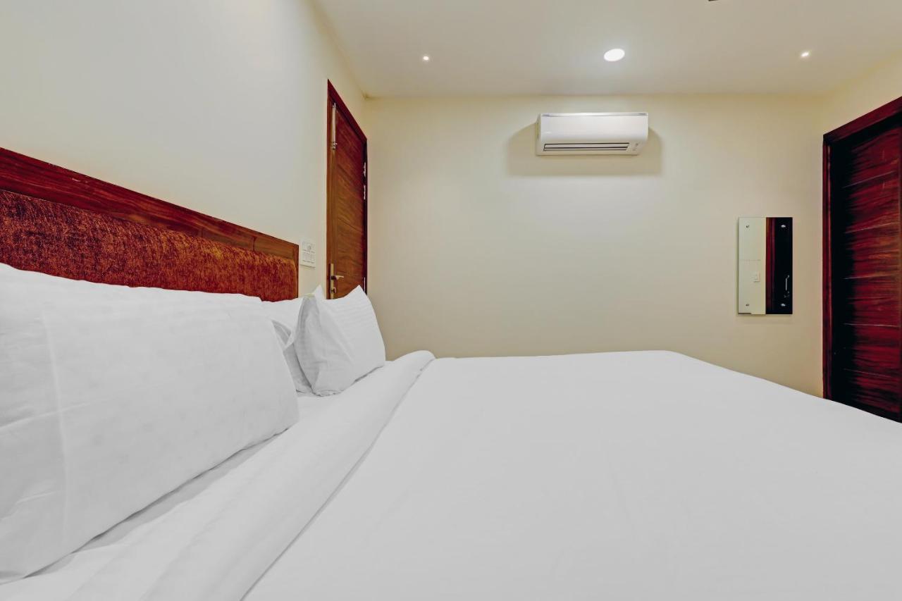 גורגאון Collection O Hotel Aditya Palace Near Leisure Valley Park מראה חיצוני תמונה