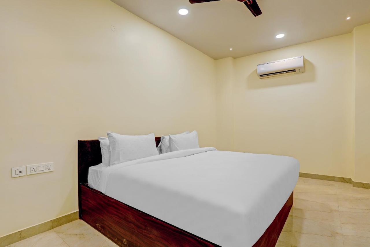 גורגאון Collection O Hotel Aditya Palace Near Leisure Valley Park מראה חיצוני תמונה