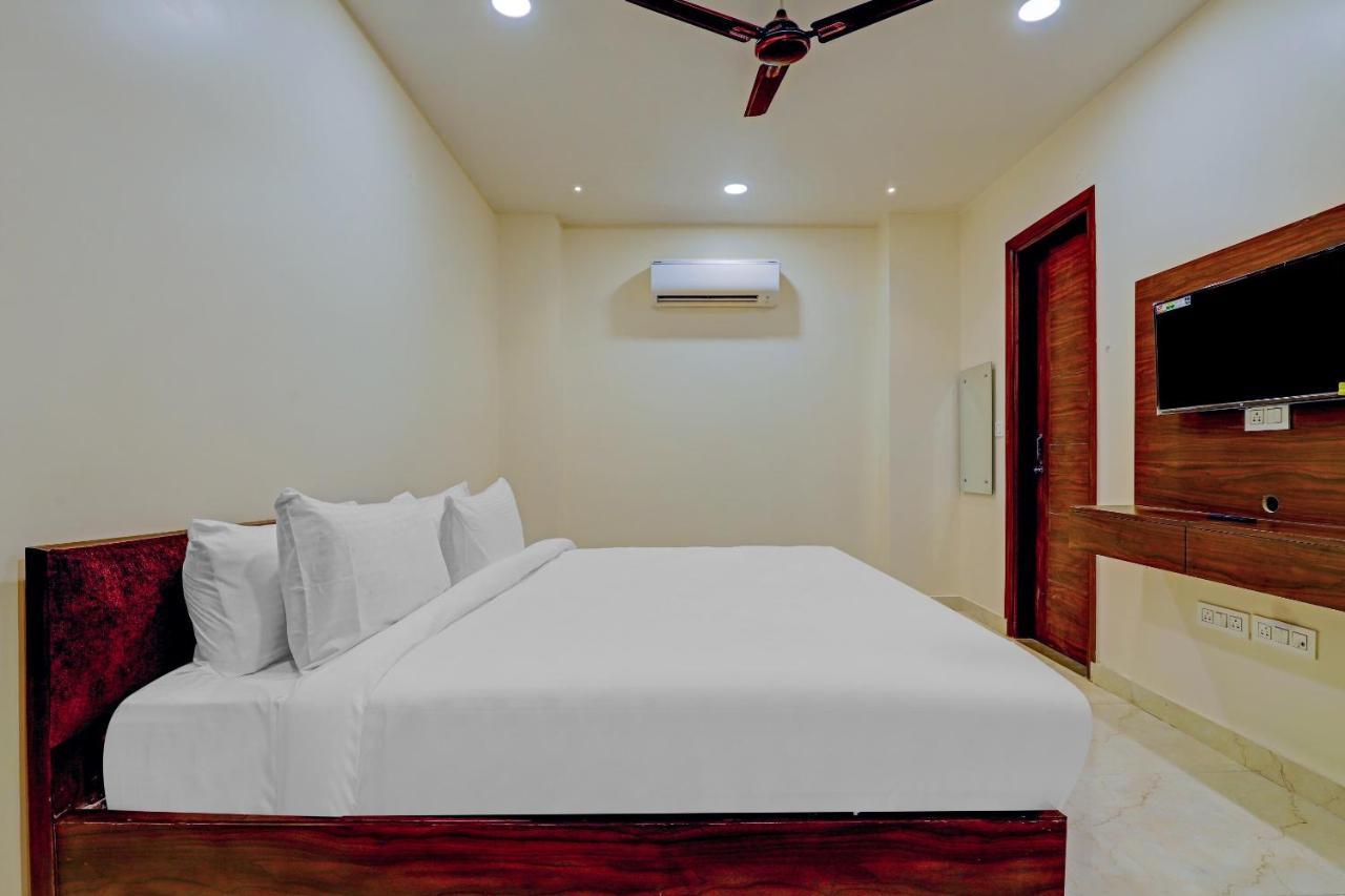 גורגאון Collection O Hotel Aditya Palace Near Leisure Valley Park מראה חיצוני תמונה