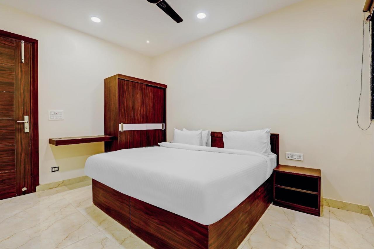 גורגאון Collection O Hotel Aditya Palace Near Leisure Valley Park מראה חיצוני תמונה