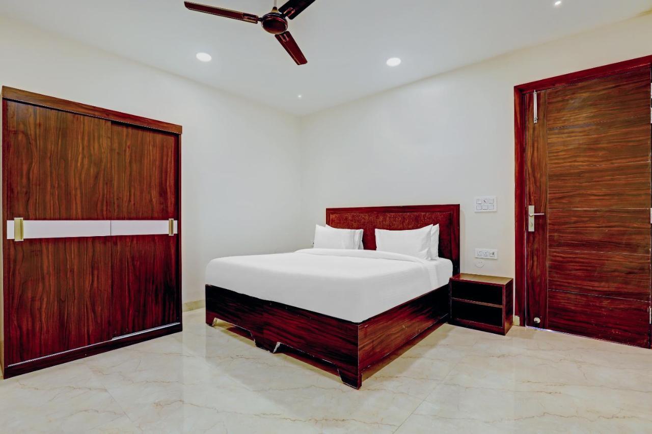 גורגאון Collection O Hotel Aditya Palace Near Leisure Valley Park מראה חיצוני תמונה