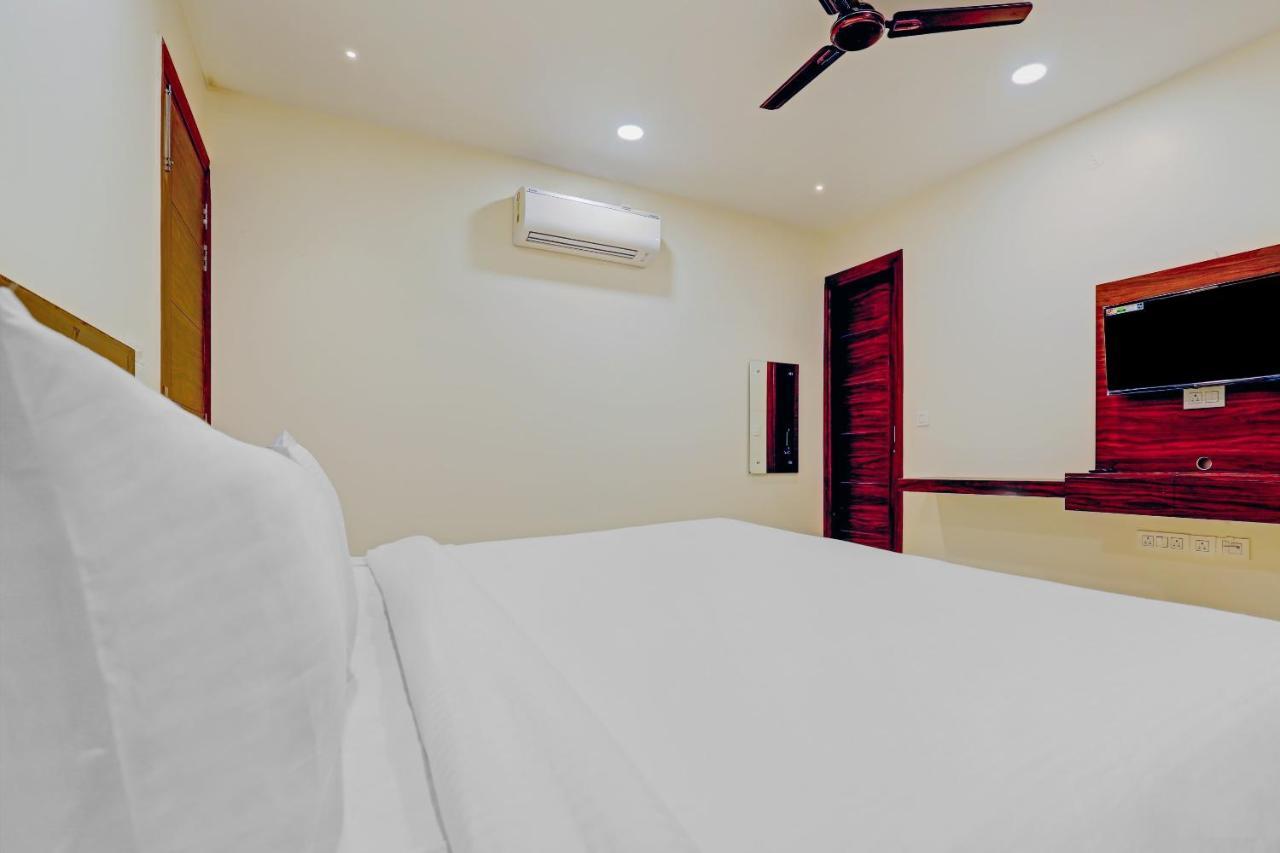 גורגאון Collection O Hotel Aditya Palace Near Leisure Valley Park מראה חיצוני תמונה