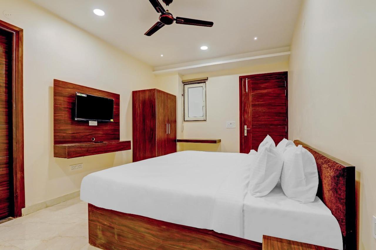 גורגאון Collection O Hotel Aditya Palace Near Leisure Valley Park מראה חיצוני תמונה