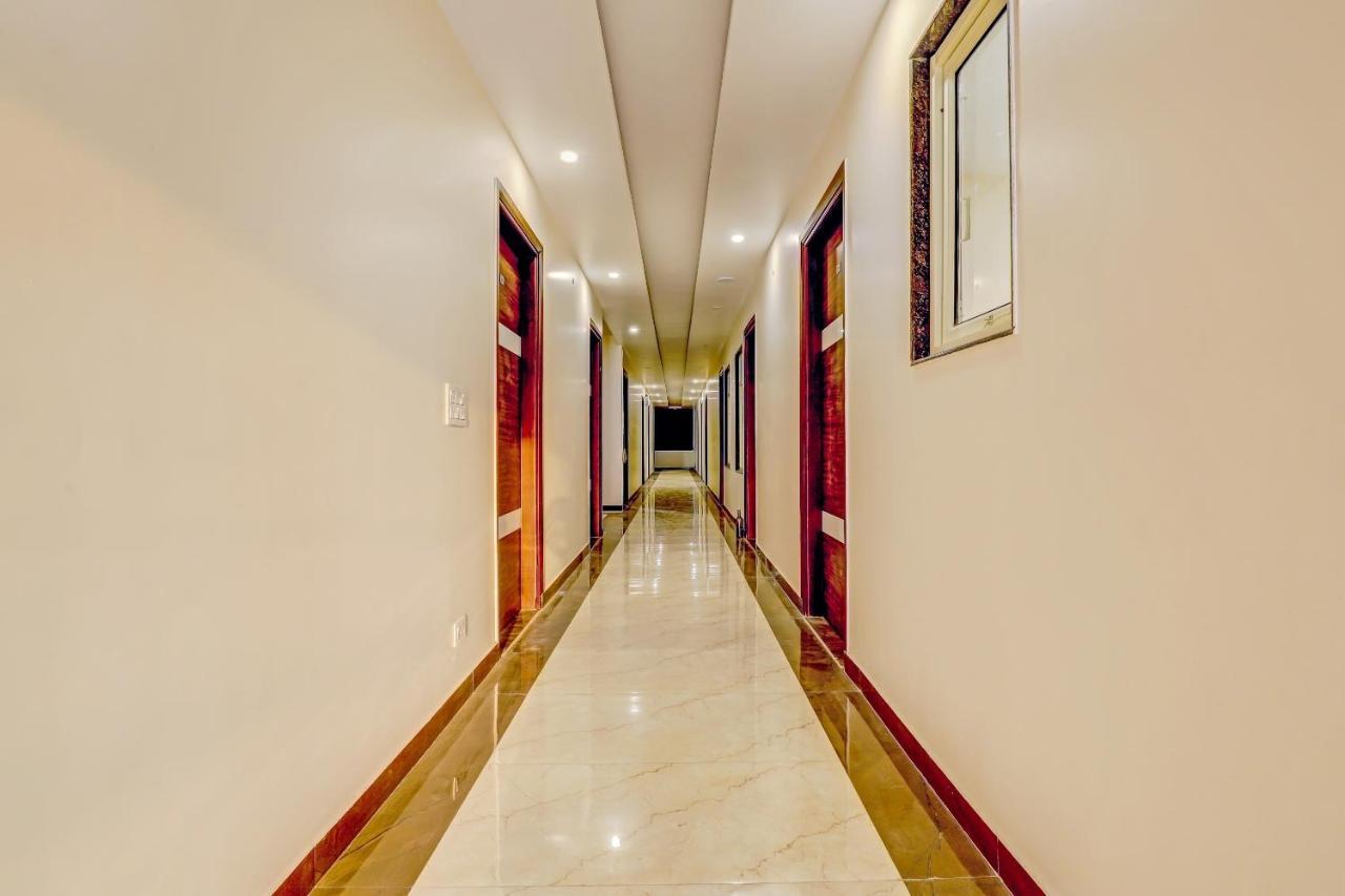 גורגאון Collection O Hotel Aditya Palace Near Leisure Valley Park מראה חיצוני תמונה