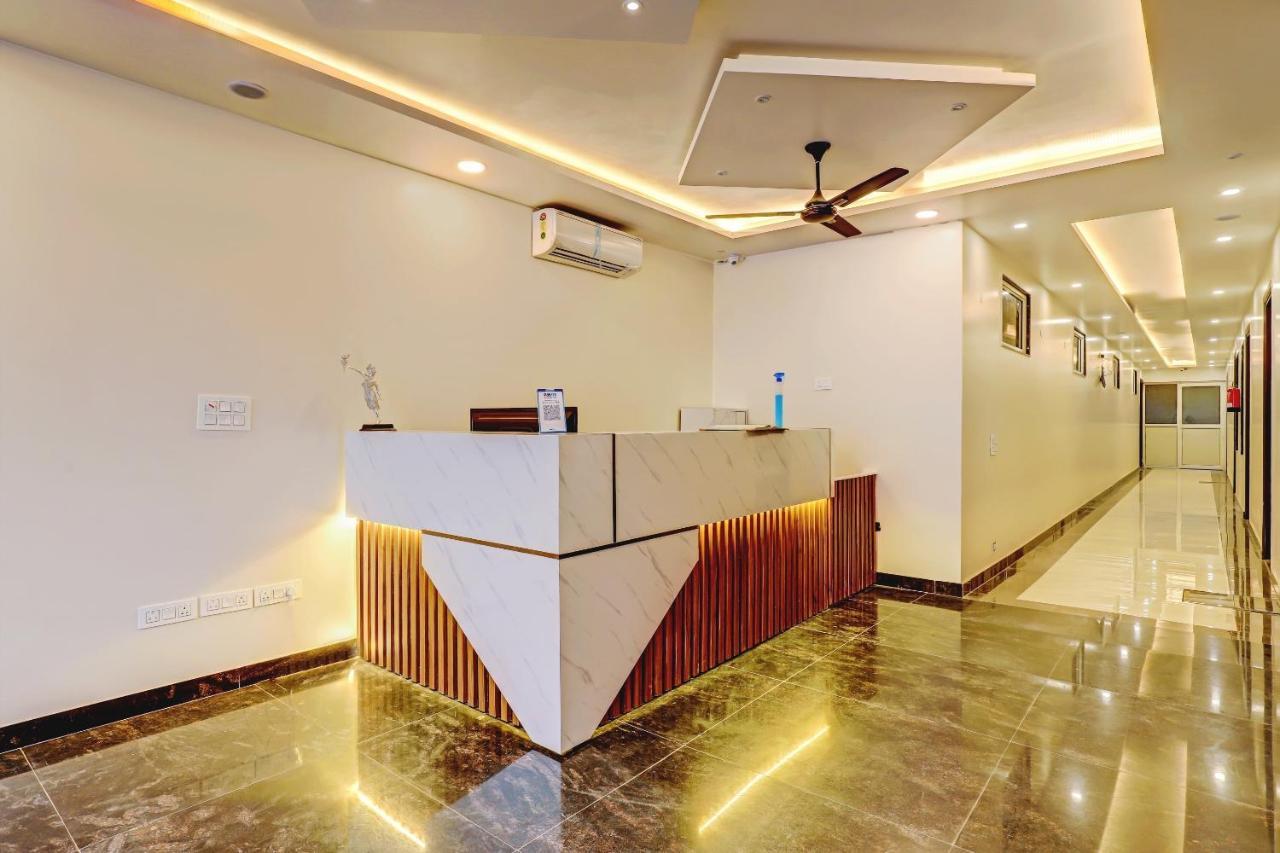 גורגאון Collection O Hotel Aditya Palace Near Leisure Valley Park מראה חיצוני תמונה